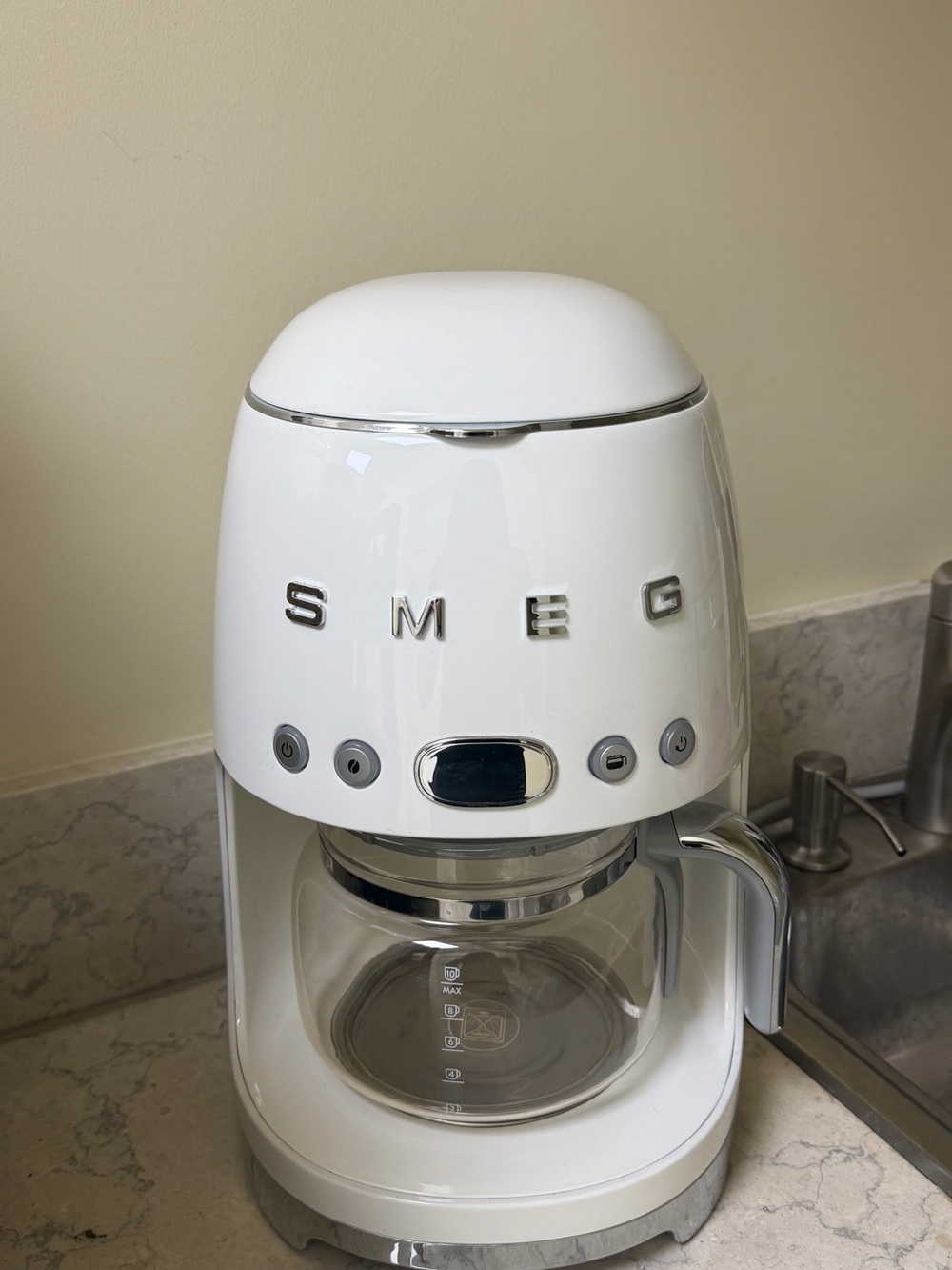 SMEG White Drip Coffee Maker - Retro Design